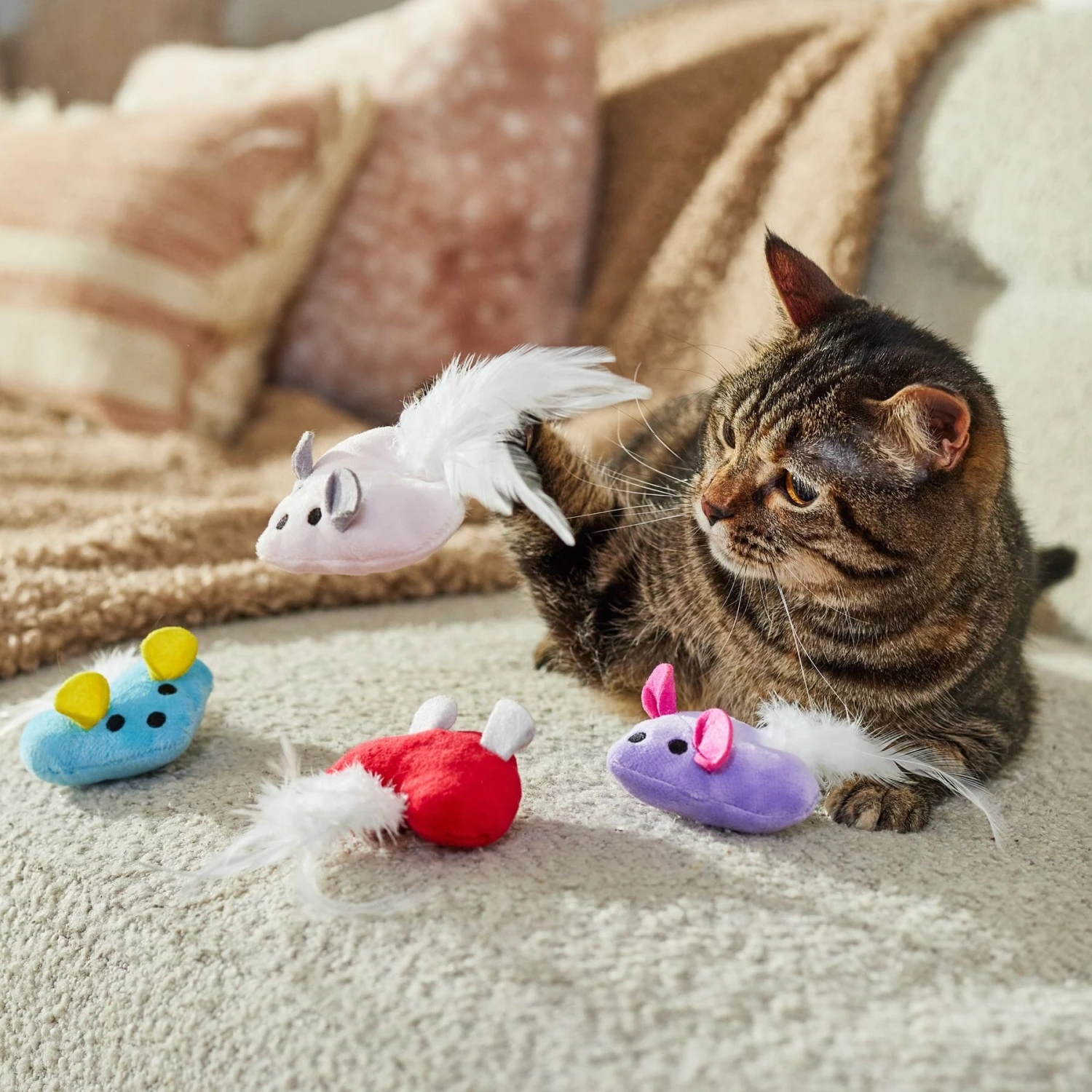 Frisco Valentine Heart Mice Plush Cat Toy With Catnip 3 Frisco Valentine Heart Mice Plush Cat Toy With Catnip - Image 3